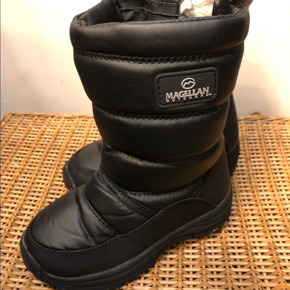 Magellan All weather kids black boots